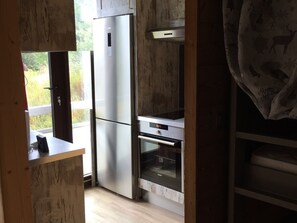 Fridge, oven, stovetop, dishwasher - Renovated mountain-style studio with alcove, near slopes - 5 pers (La Toussuire)