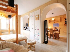 Room - Large studio for 4 with balcony in the heart of Briançon (Briançon)