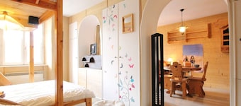 Large studio for 4 with balcony in the heart of Briançon