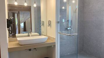 Comfort Double Room, 1 Queen Bed, Garden View, Mountainside | Bathroom sink