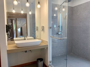 Comfort Double Room, 1 Queen Bed, Garden View, Mountainside | Bathroom sink