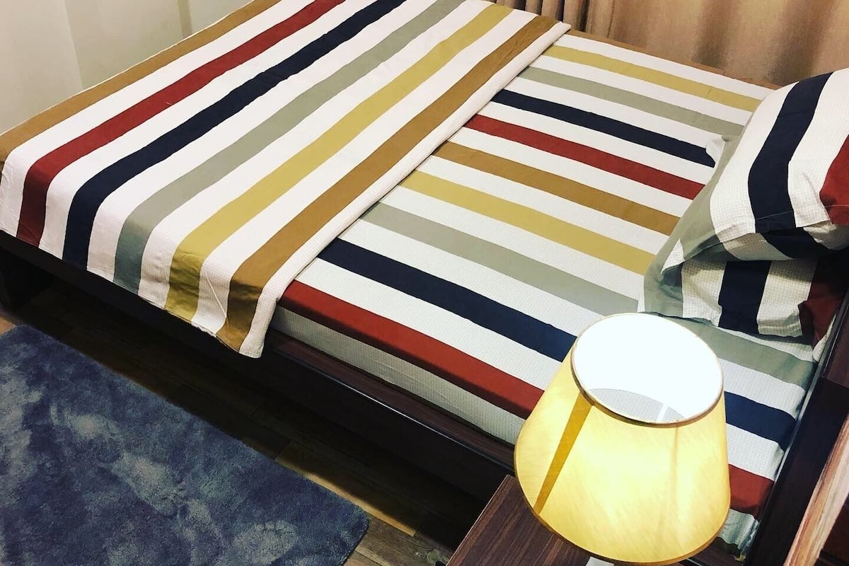 1 bedroom, premium bedding, down duvets, laptop workspace