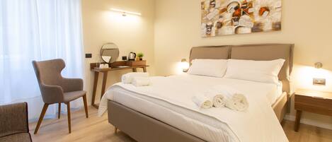 Classic Triple Room | In-room safe, individually decorated, individually furnished, desk