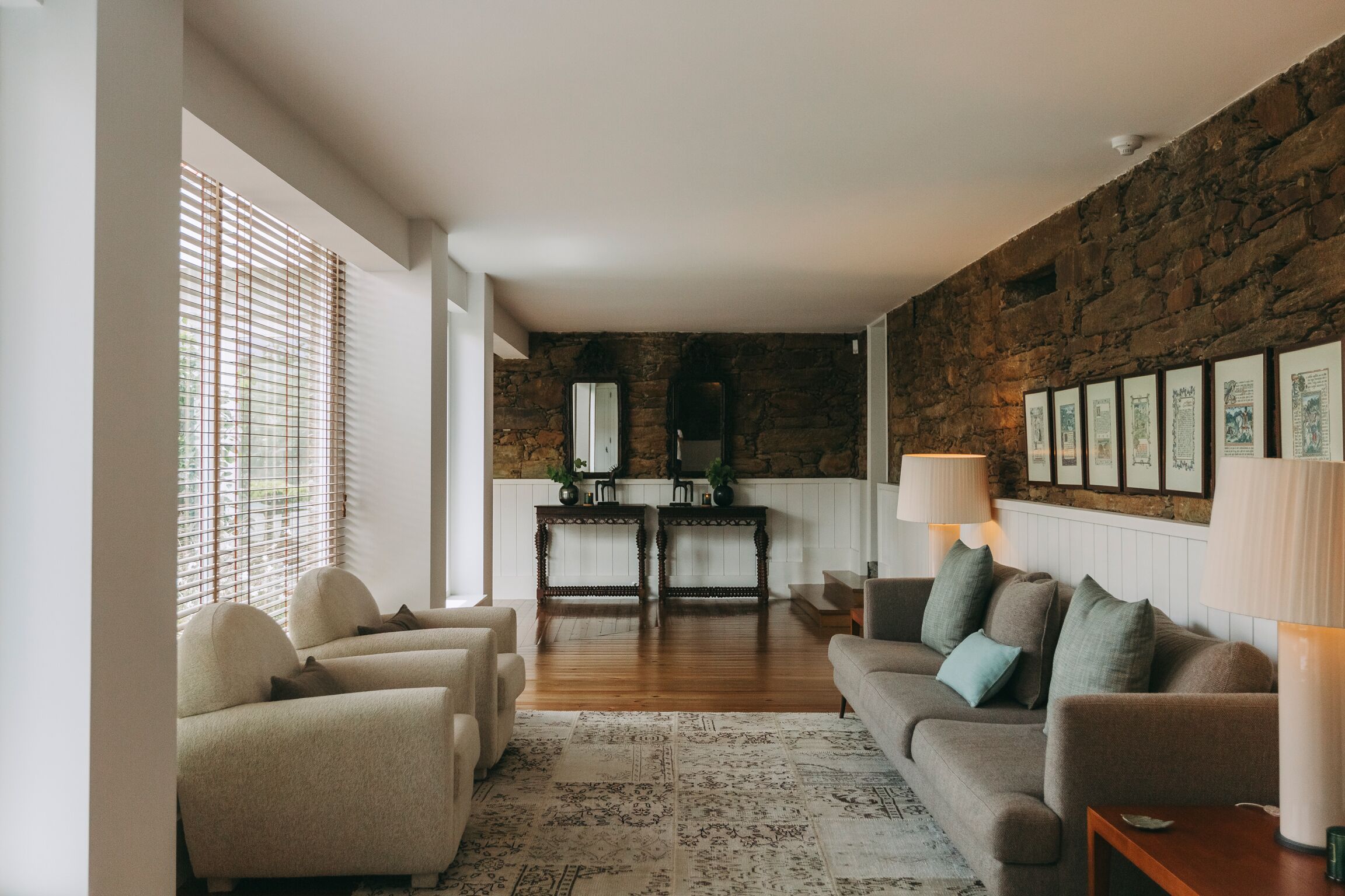 house, 6 bedrooms | living area | led tv