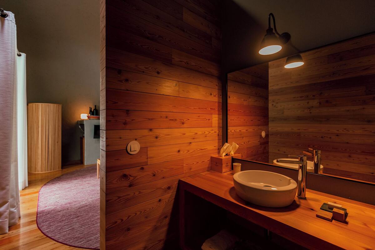 suite | bathroom | hair dryer, bathrobes, slippers, towels