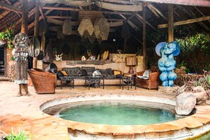 Outdoor pool - African Heritage House (Mlolongo)