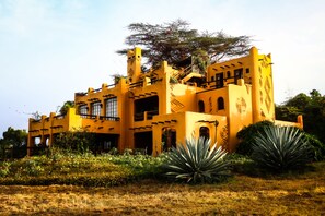 Outdoor pool - African Heritage House (Mlolongo)