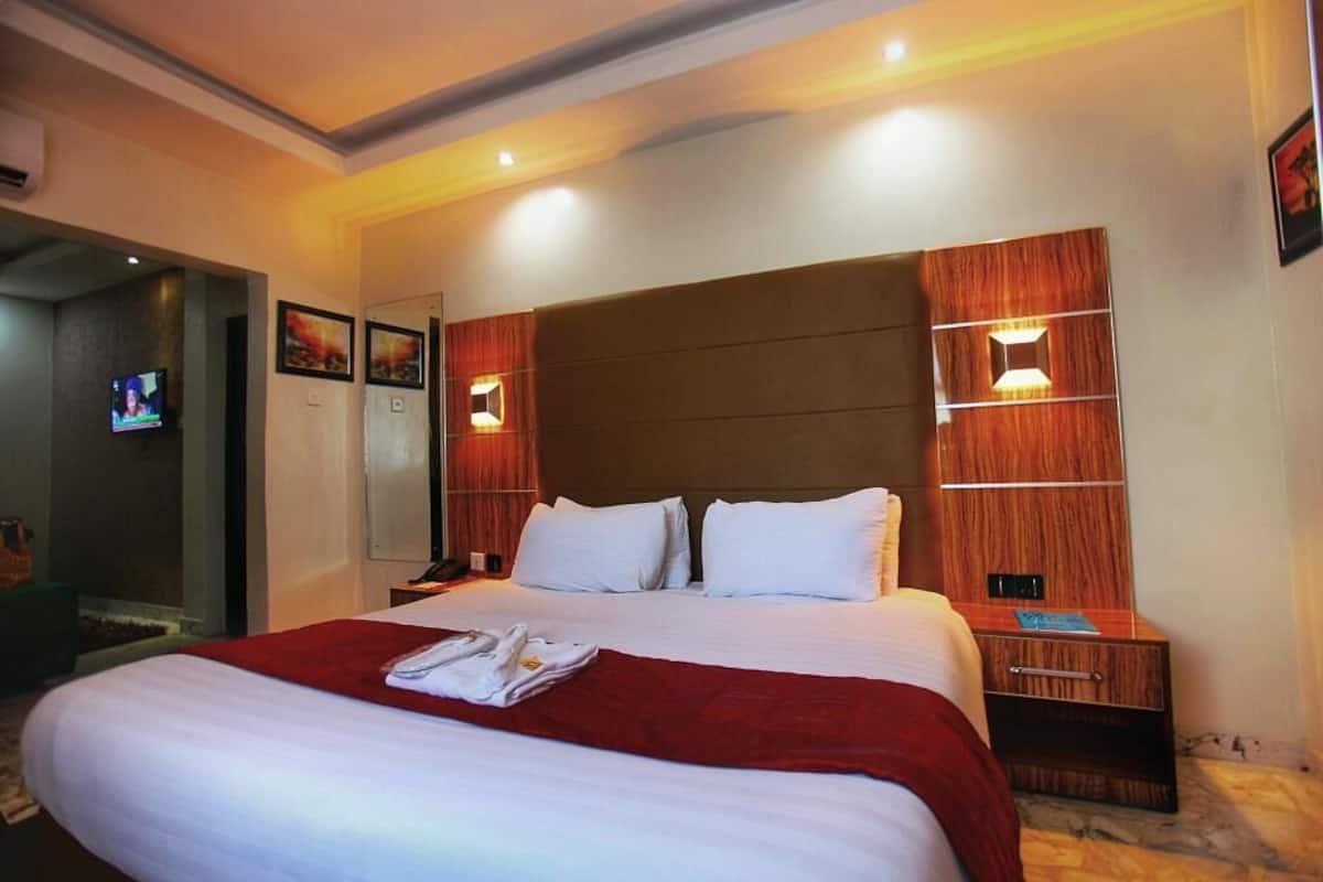 Executive Suite | In-room dining