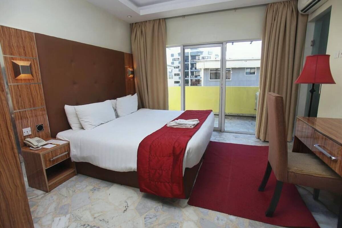 Deluxe Room | Pillowtop beds, in-room safe, blackout drapes, WiFi (free)