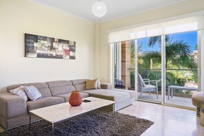 テレビ、テレビゲーム、ステレオ、書斎 / ワークスペース