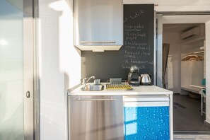 Estúdio | Cozinha americana privada | Geladeira, cooktop, cafeteira/chaleira, chaleira elétrica