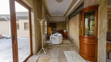 Suite (Mandela) | Bathroom | Separate bathtub and shower, deep-soaking bathtub, free toiletries
