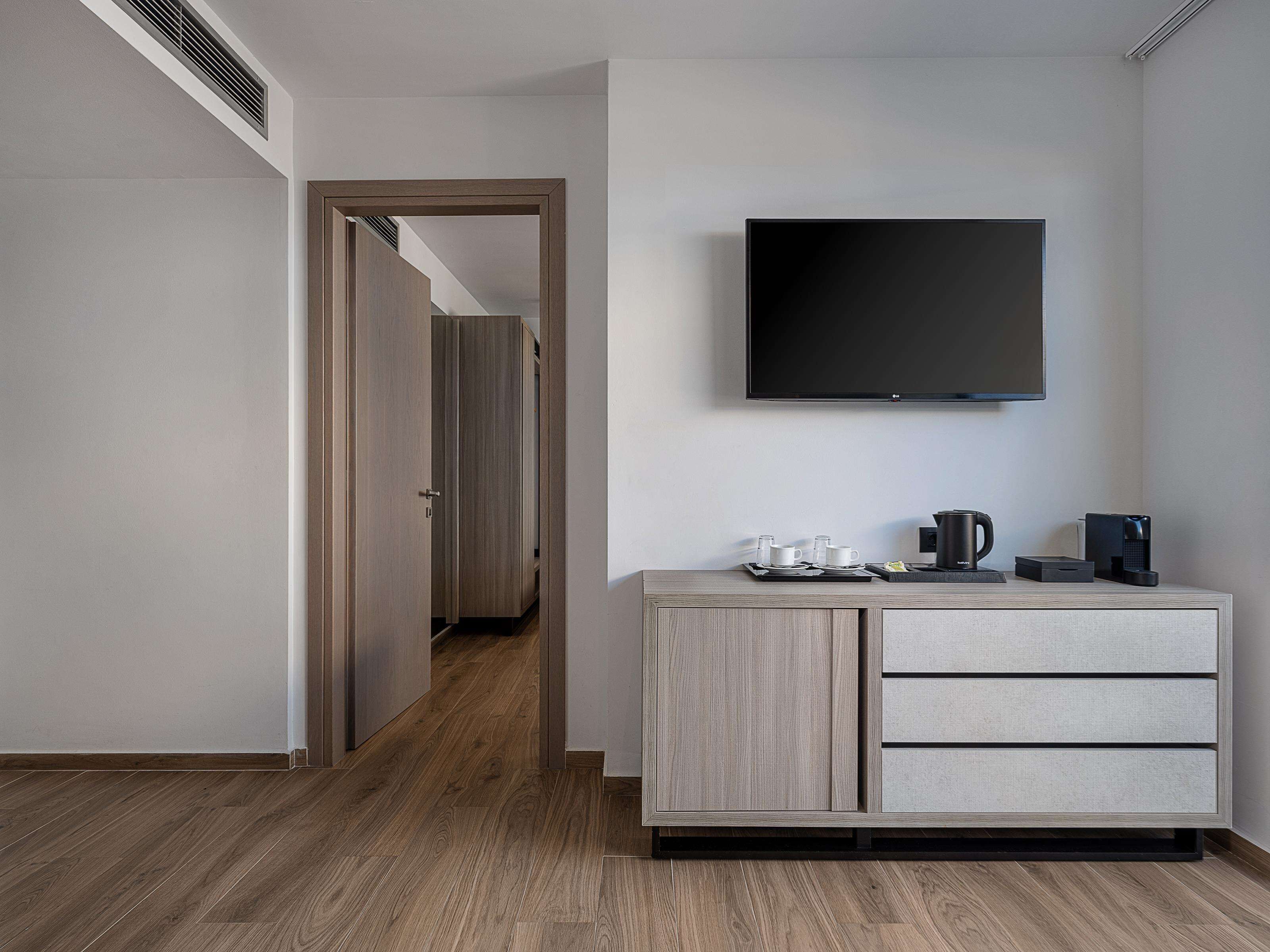 1 bedroom, in-room safe, individually decorated, laptop workspace