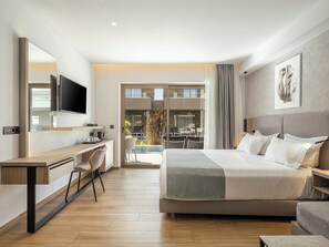 Superior Room with Sharing Pool