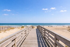 On the beach - Oceanfront luxury in this spacious 10-bedroom home in South Nags Head. (South Nags Head)