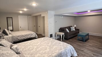 5 bedrooms, iron/ironing board, WiFi, bed sheets