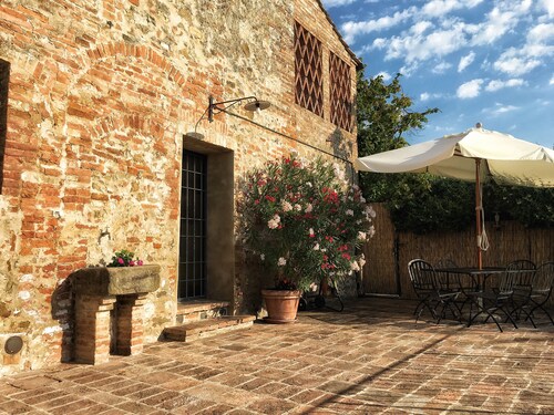 Pasqui Villas:  Capanna ,country chic house in a village: garden,pool,view,WIFi