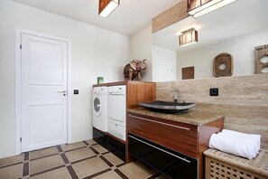 Bathroom - Bella's Apartments (Reykjavik)