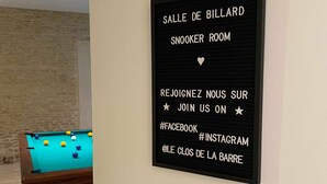 A billiards room with a pool table and a sign indicating it is the 'Snooker Room'. - Le clos de la Barre, close to the sea. Ideal for recharging your batteries and visiting (Basly)