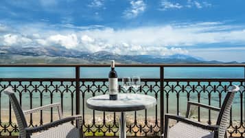 Doppelzimmer, Meerblick | Terrasse/Patio