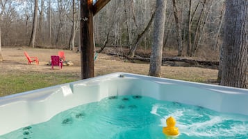 Tina de hidromasaje al aire libre