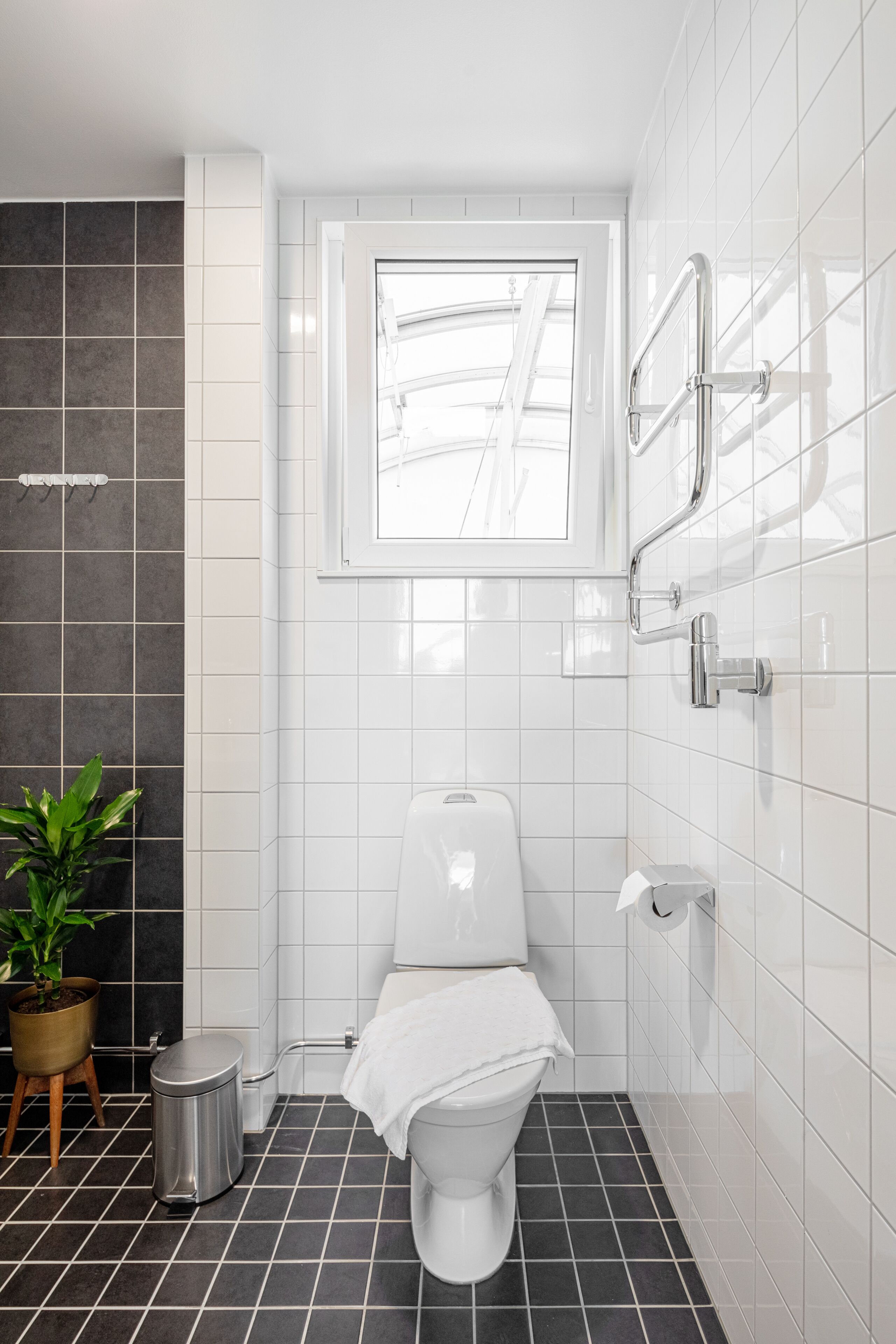 luxury duplex | bathroom | shower, hair dryer, bidet, towels