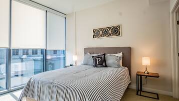 City Apartment | Memory-foam beds, iron/ironing board, free WiFi, bed sheets