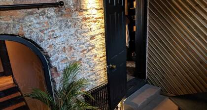 Hull Old Town - Grade II listed Georgian town house