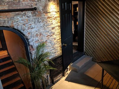 Hull Old Town - Grade II listed Georgian town house