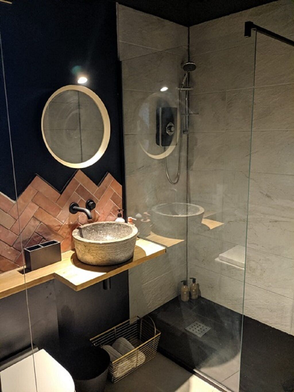 Shower, hair dryer, towels, shampoo