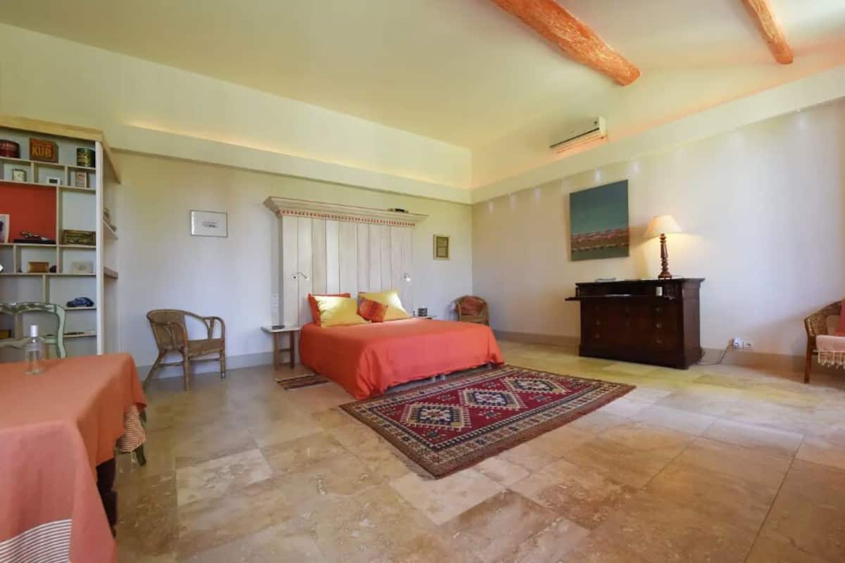 Habitación doble (Corail) | Decoración personalizada, muebles diferentes y escritorio