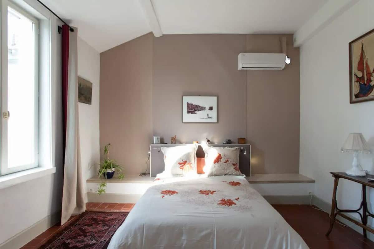 Habitación doble (Glycine) | Decoración personalizada, muebles diferentes y escritorio