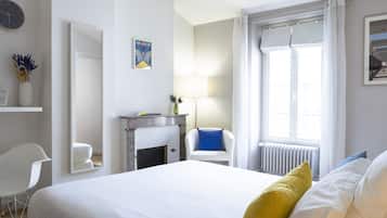Deluxe tweepersoonskamer (White Room) | 2 slaapkamers, een bureau, gratis babybedden, gratis wifi
