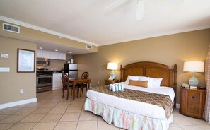 Safe på rommet, strykejern/-brett, wi-fi og sengetøy