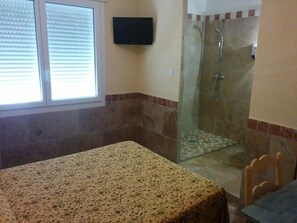 ダブルルーム | WiFi (無料)、ベッドシーツ