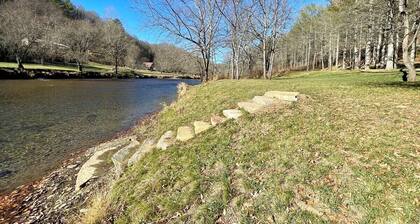 Blessed on the New River - Riverfront, WIFI, Small Dog Friendly, Firepit, Gas Grill, Gas Stove