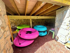 Property grounds - Blessed on the New River - Riverfront, WIFI, Small Dog Friendly, Firepit, Gas Grill, Gas Stove (Lansing)