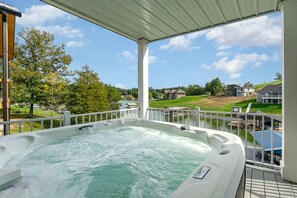 Property grounds - Bright Lake House Retreat-7 miles from Ark (labenne)