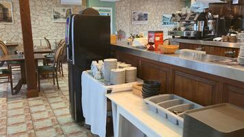 Dagelijks ontbijtbuffet (EUR 9 per persoon)