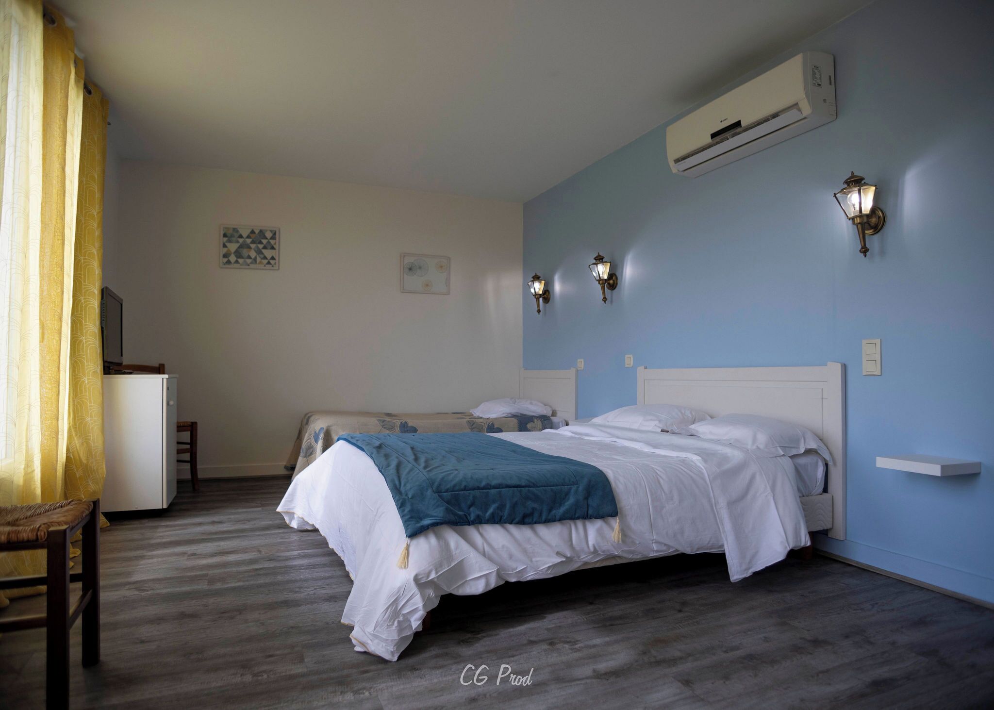 Habitación cuádruple | Minibar, insonorización, wifi gratis y ropa de cama 