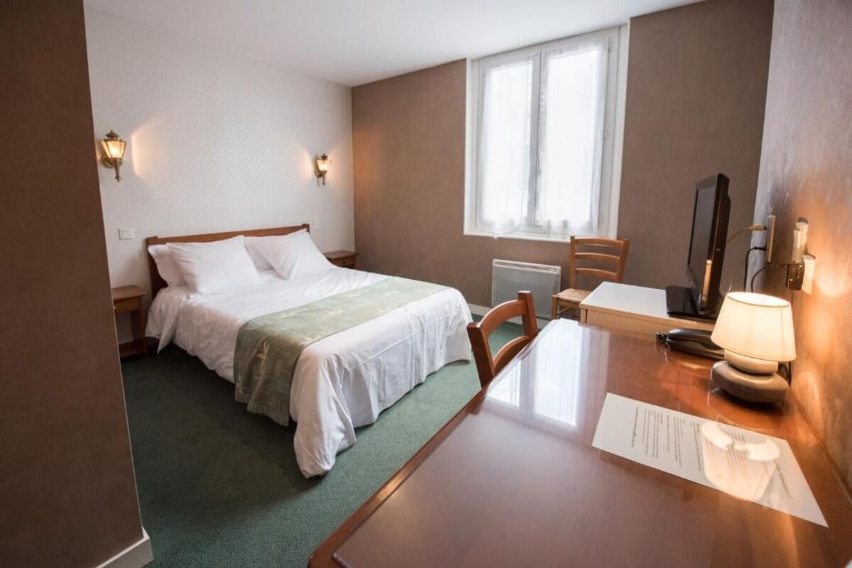 Minibar, sistema de insonorización, wifi gratis y ropa de cama