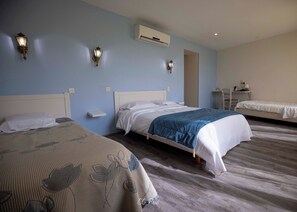Minibar, sistema de insonorización, wifi gratis y ropa de cama 