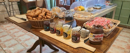 Daily buffet breakfast (EUR 9 per person)