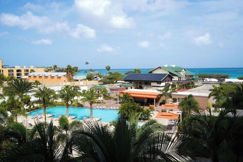 Luxury Apartment Steps from Eagle Beach