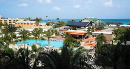 Luxury Apartment Steps from Eagle Beach