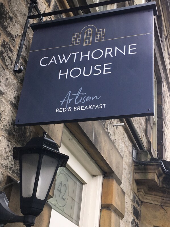 Front of property - Cawthorne House (Pickering)