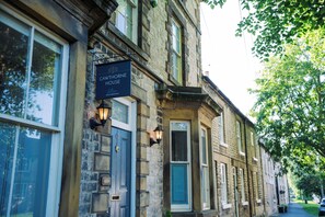 Front of property - Cawthorne House (Pickering)