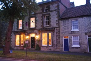 Front of property - Cawthorne House (Pickering)