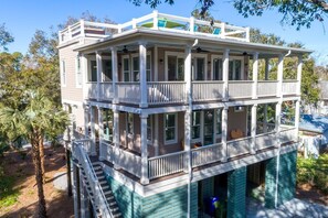 Exterior - High Tides – Walkable Folly Beach Home with Spacious Living & Seasonal Rooftop Hot Tub (Folly Beach)