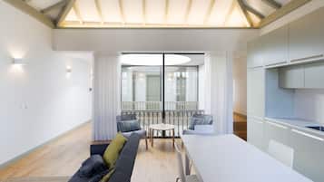 Apartamento, 2 quartos, terraço | Opções para refeição no quarto